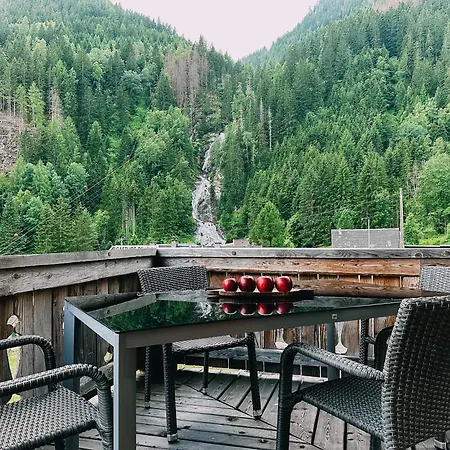 Wasserfall In Apartment