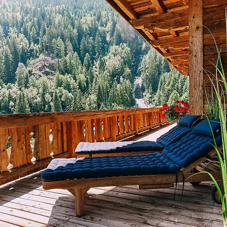 Wasserfall In Apartment